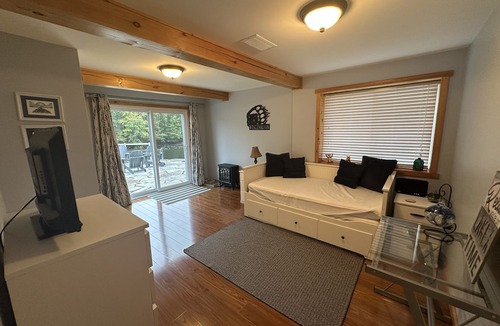Weslemkoon Cottage | Warm and inviting, 3 bedroom 4 season cottage.