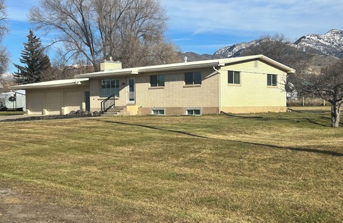 Hyde Park House | Warm and inviting 5 bedroom home near Logan, USU and wedding venues