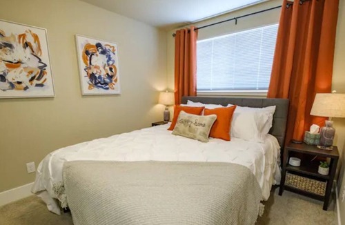 Southeast Salem Apartment | Warm and inviting atmosphere, walking distance to Downtown and H - Longer stays
