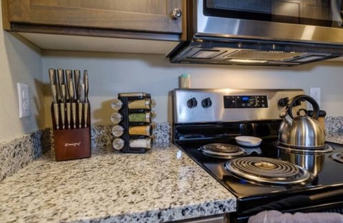 Southeast Salem Apartment | Warm and inviting atmosphere, walking distance to Downtown and H - Longer stays