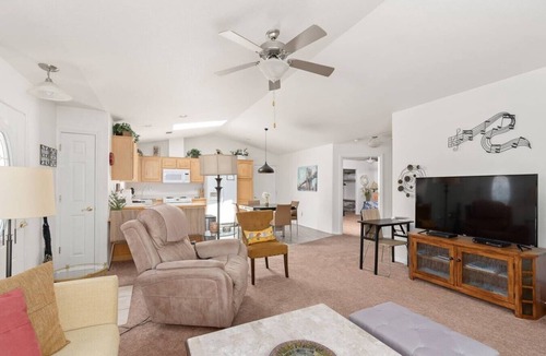 Grants Pass Cottage | Warm and Inviting Peaceful, LazyBoy Recliner