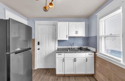 Cheektowaga House | Warm and Spacious 2 Bed Apt