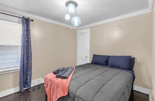 Cheektowaga House | Warm and Spacious 2 Bed Apt