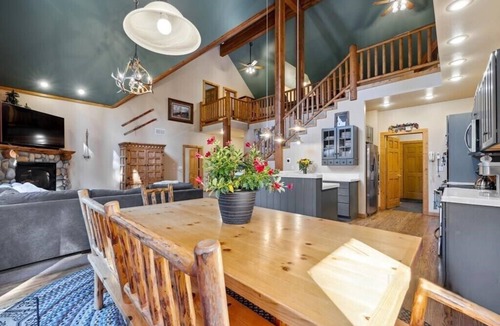 McCall House | Warm and Spacious Home Near Town/Lake -Private Hot Tub & Pool Table. Pool/Tennis