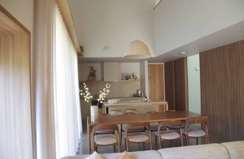 Beechworth House | Warm and welcome three bedroom home with full kitchen, walking distance to town.