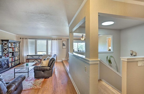 Happy Valley House | Warm Anderson Abode with Furnished Porch and Deck