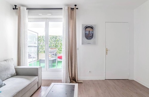 Saint-Denis Apartment | WARM APARTMENT + TERRACE + PARKING NEAR PARIS