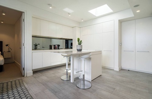Bondi Beach Apartment | Warm Bondi Hideaway Heated Top Floor Stay