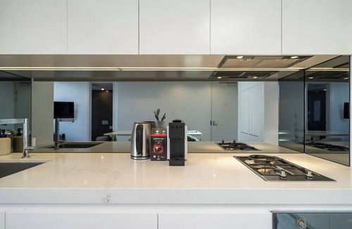 Bondi Beach Apartment | Warm Bondi Hideaway Heated Top Floor Stay