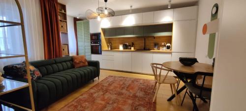 Sector 4 Apartment | Warm & chic designer apartment in the South