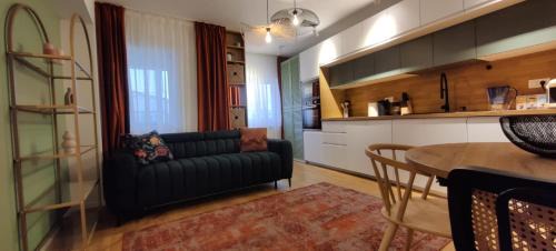 Sector 4 Apartment | Warm & chic designer apartment in the South