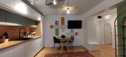 Sector 4 Apartment | Warm & chic designer apartment in the South