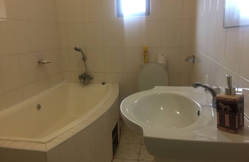Kanye Hotel | Warm Hands Hotel