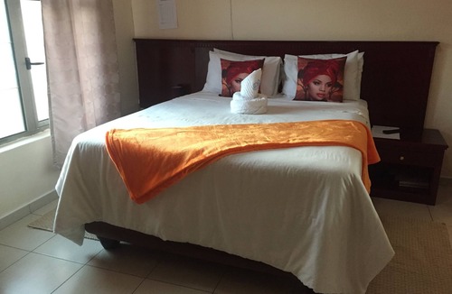 Kanye Hotel | Warm Hands Hotel
