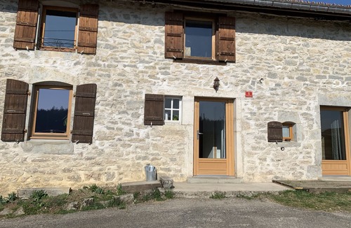 Prenovel House | Warm house with fireplace, 6 travelers.