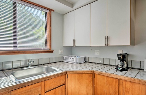 Siskiyou-Hargadine Historic District Cottage | Warm & Inviting Ashland Cottage < Half-Mile to SOU