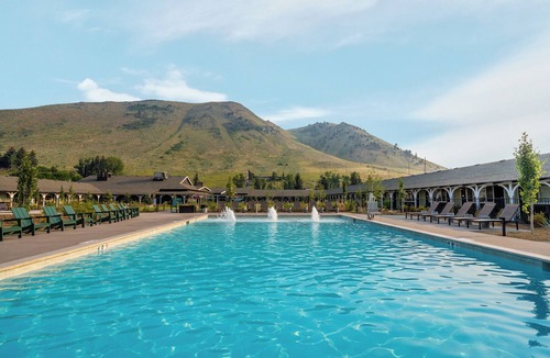 Jackson Hotel | Warm, Inviting Stay with Firepits and Outdoor Spaces