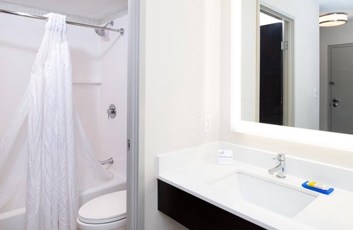 Dent Hotel | Warm & Modern Room Close to Adventure Spots Like Mt Airy Forest – 5 Miles