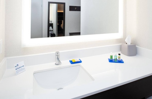 Dent Hotel | Warm & Modern Room Close to Adventure Spots Like Mt Airy Forest – 5 Miles