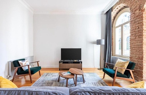 Galata Apartment | Warm Rustic Charming 2BD Galata wPatio Gem! #320