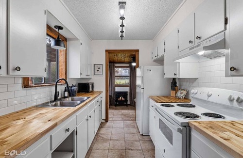 Uncertain House | Warm, Rustic Lodge with private dock access directly across the street, featuring a firepit & picnic table for outdoor dining