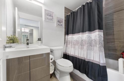 Garden District Apartment | Warm Studio Hideaway - Queen & Sofa Bed