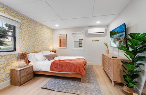 Manitou Springs Apartment | Warm Studio in Manitou Springs Walk Downtown
