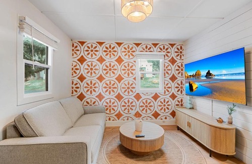 Manitou Springs Apartment | Warm Studio in Manitou Springs Walk Downtown