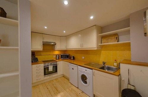 Old Town Apartment | Warm & Welcoming Flat near Edinburgh Castle