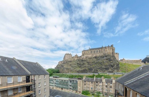 Old Town Apartment | Warm & Welcoming Flat near Edinburgh Castle