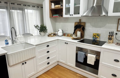 Bacchus Marsh Cottage | Warm Winter Escape | Fireplace and Charm