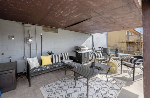 North Central Omaha House | Warren. Tranquil golf course views.