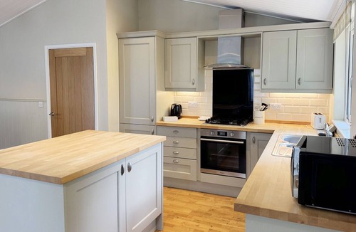 Pevensey Cabin | Warren Wood Country Park