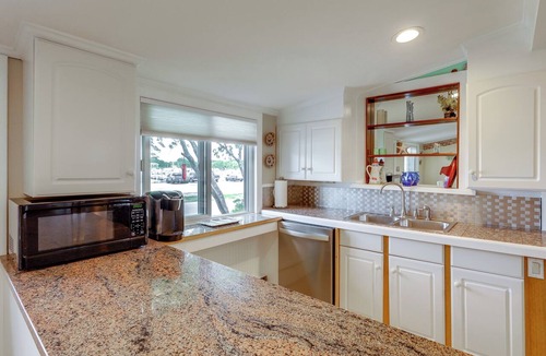 Warwick Apartment | Warwick Apt w/Waterfront View, Walk to Marina!