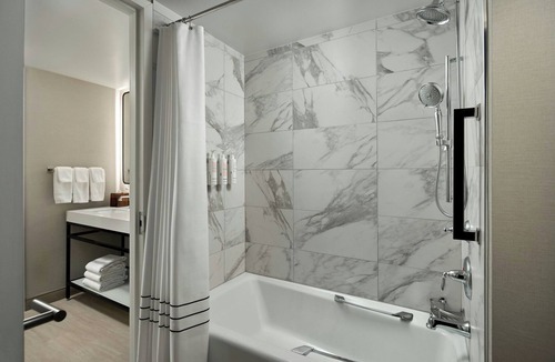 Herndon Hotel | Washington Dulles Marriott Suites