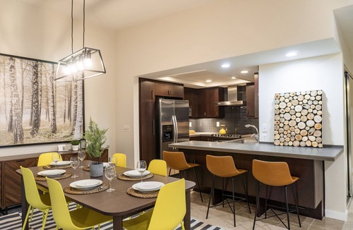 Northwest Bellevue Condo | Washington State Inspired Free Parking
