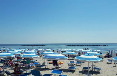 Lido di Pomposa Apartment | Watch the beach from the balcony! House with air conditioning, on the sea at Lido Pomposa