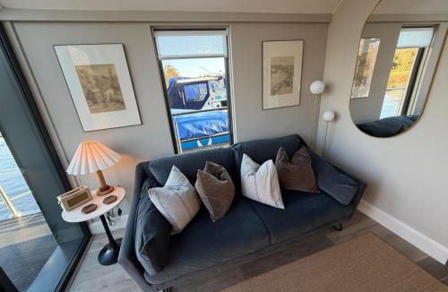 Saltford Boat Rental | Water Cabin With Water Sports Equipment and Bikes, Bath