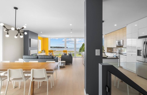 DeSable House | Water Front 6BR Oasis w/Hot Tub & Views, Near Victoria-by-the-Sea