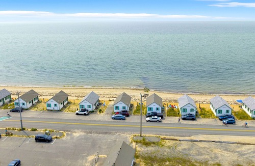 North Truro Cottage | Water Front Days Cottage #15 (2255)