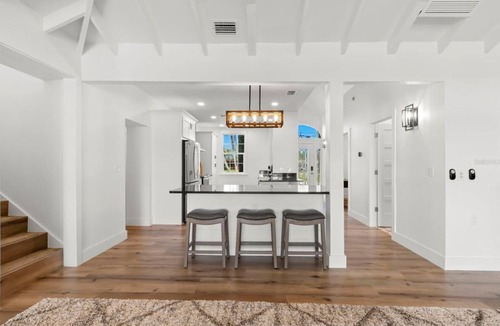 Bay Esplanade House | Water Front Home, with a short stroll to beach in Clearwater.