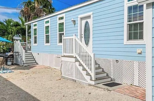 Key West House | WATER FRONT LOCATION WITH GREAT LOCATION TO KEY WEST.