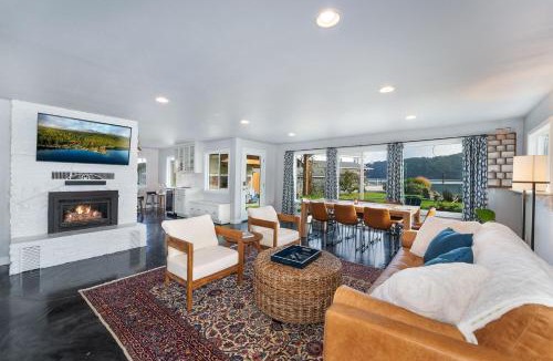 Lilliwaup House | Water Front on Hood Canal - Hot Tub & EV Charger