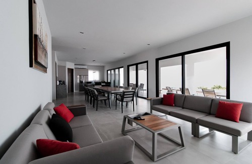 Chelem Villa | Water Front property for large families. With all the amenities you need.