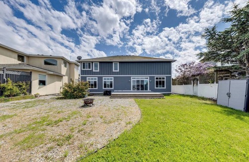 Ferndale House | WATER FRONT PROPERTY WITH PRIVATE BOAT DOCK