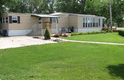 Vickery Cottage | Water Front, Quiet Location, Lake Erie Islands, Marina, Cedar Point