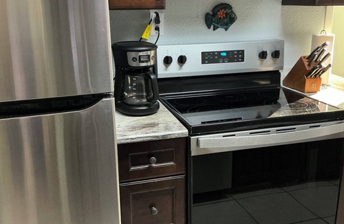 Hudson House | Water front, with 2 kayaks . Mobility & pet friendly: no step, one level house.