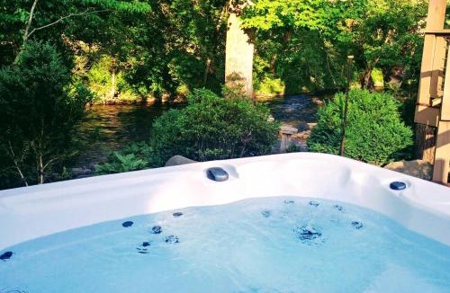 Bryson City House | Water's Edge, Covered Porch, Deep Creek as your Backyard Haven, Hot Tub, Pool Table, Fire Pit, Close to Town & Entrance to National Park