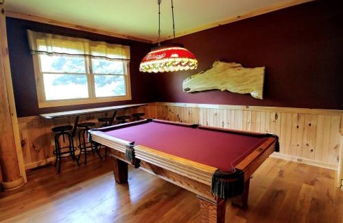 Bryson City House | Water's Edge, Covered Porch, Deep Creek as your Backyard Haven, Hot Tub, Pool Table, Fire Pit, Close to Town & Entrance to National Park