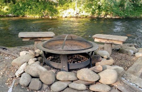Bryson City House | Water's Edge, Covered Porch, Deep Creek as your Backyard Haven, Hot Tub, Pool Table, Fire Pit, Close to Town & Entrance to National Park